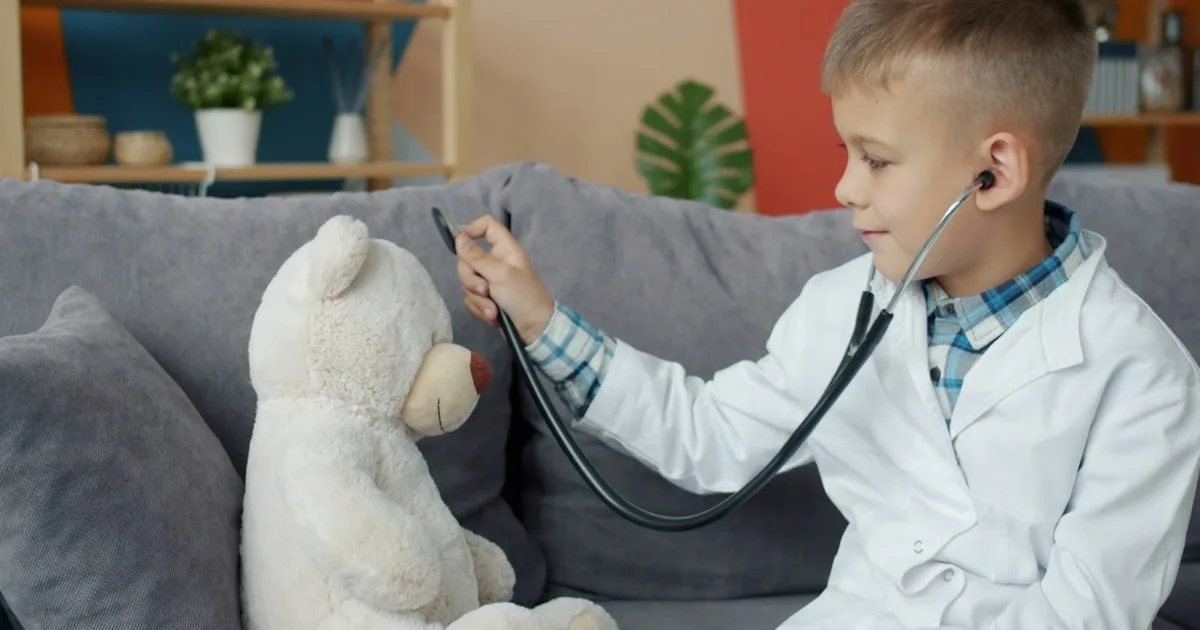 Jeux de rôle : quel univers choisir, ce que ça développe et comment y jouer avec son enfant