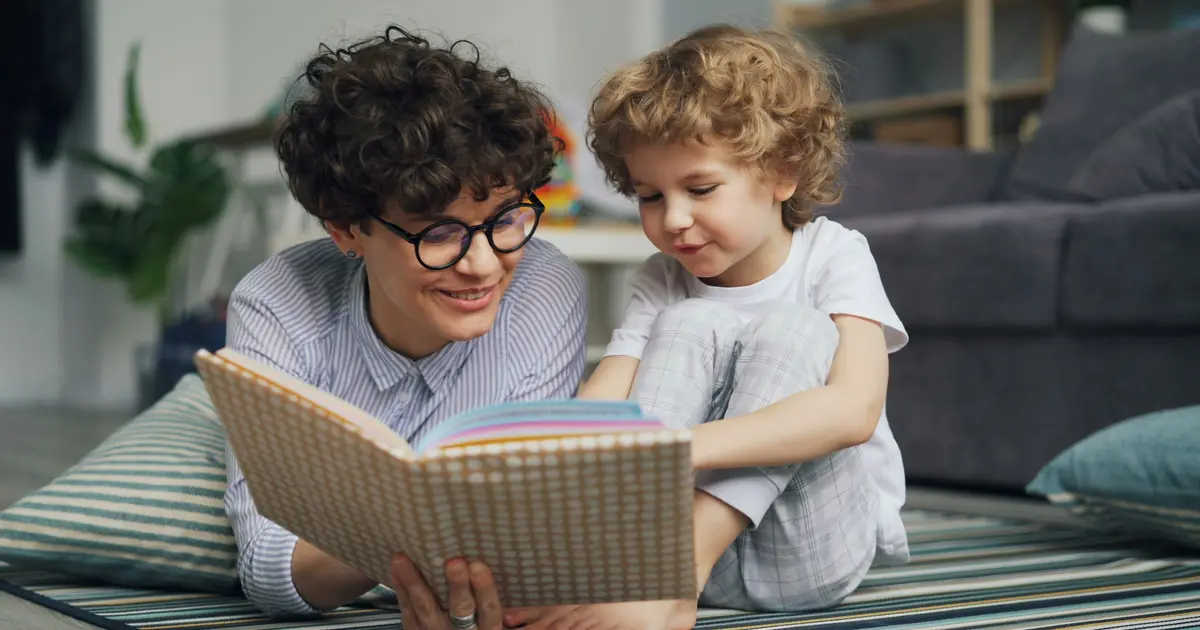 Livres documentaires enfant : lesquels choisir, et comment les lire