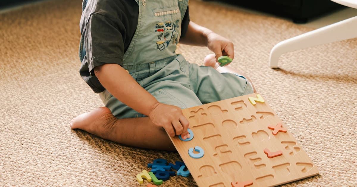 Jeux de logique à 2-3 ans : trier, encastrer, comparer