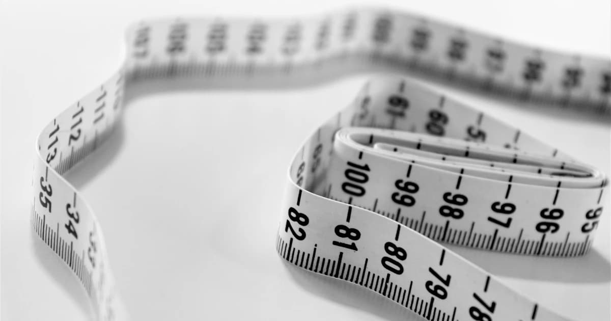 Apprendre à mesurer en jouant : plus long, plus lourd, combien ?