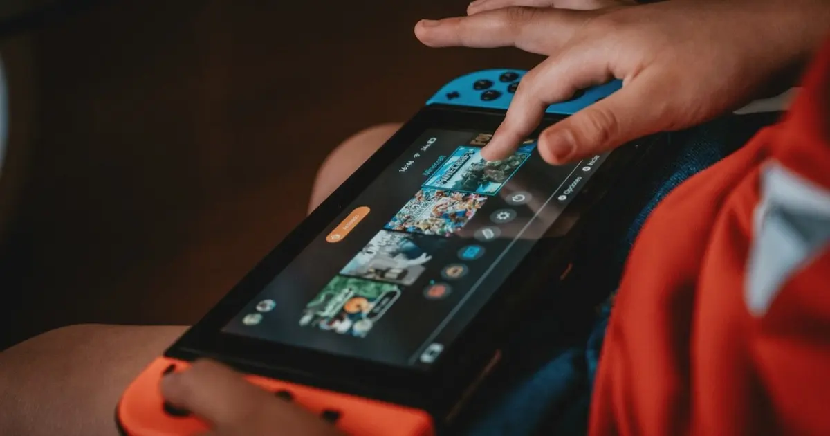 Première console pour un enfant : pourquoi commencer par une console fermée