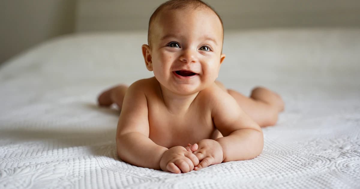 Tapis d'eau pour bébé : le jouet à 10 € qui rend le temps sur le ventre plus facile