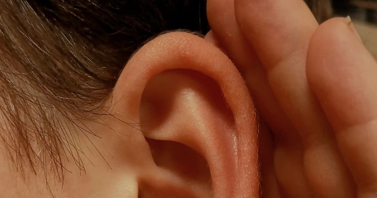 Apprendre à écouter : les jeux qui entraînent l'oreille, dès 2 ans